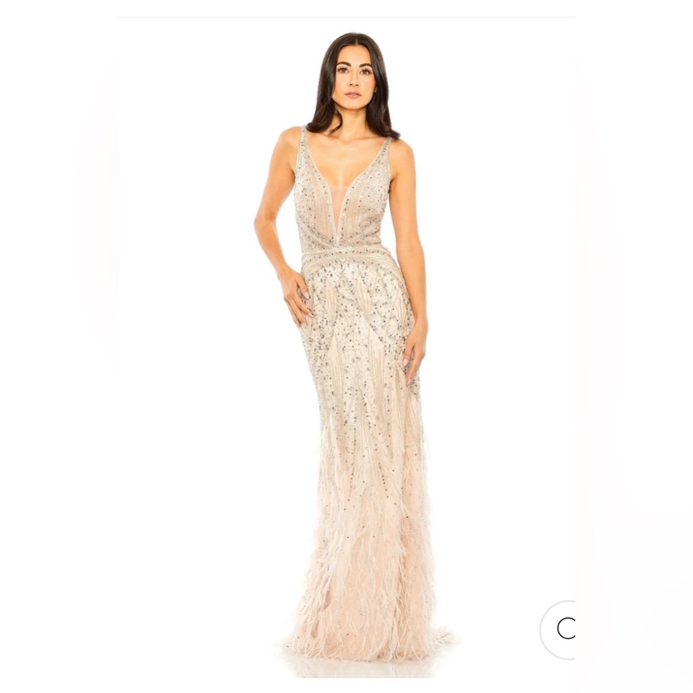 Mac Duggal EMBELLISHED FEATHER DETAIL HEM GOWN size 4